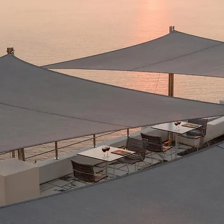 Caldera's Dolphin Μεγαλοχώρι