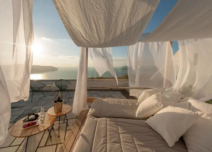 Caldera's Dolphin Μεγαλοχώρι