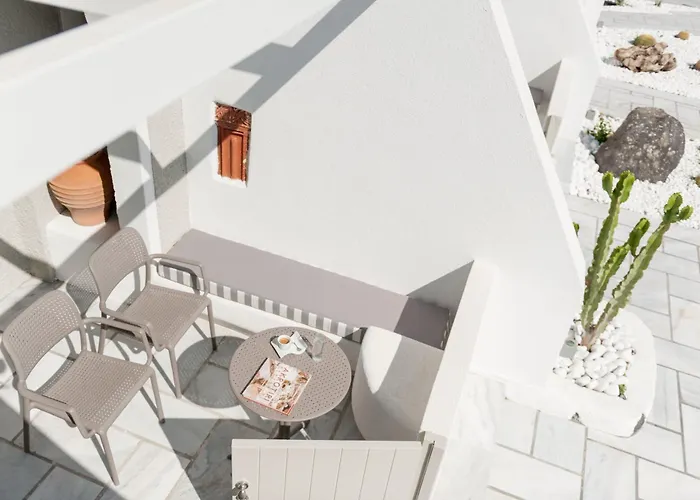 Caldera's Dolphin Μεγαλοχώρι