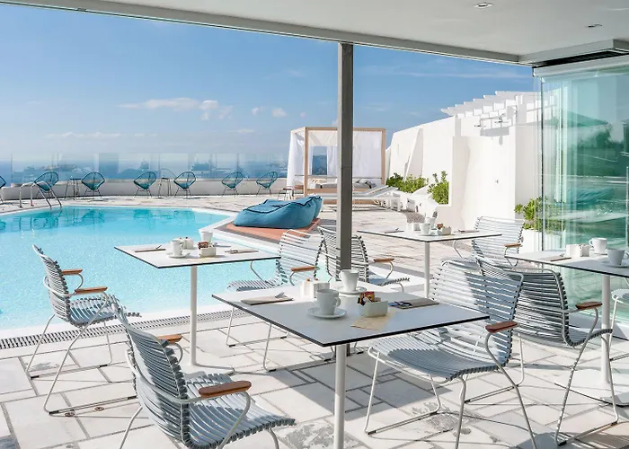 Caldera's Dolphin Μεγαλοχώρι