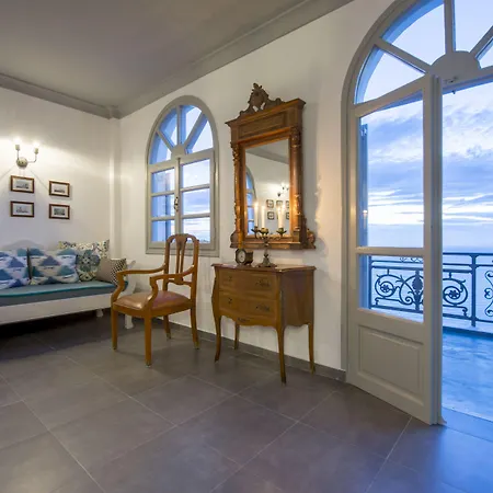 Apart-hotel Caldera's Dolphin Megalochori (Santorini)