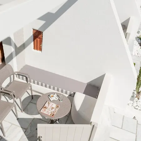 Caldera's Dolphin Megalochori (Santorini)