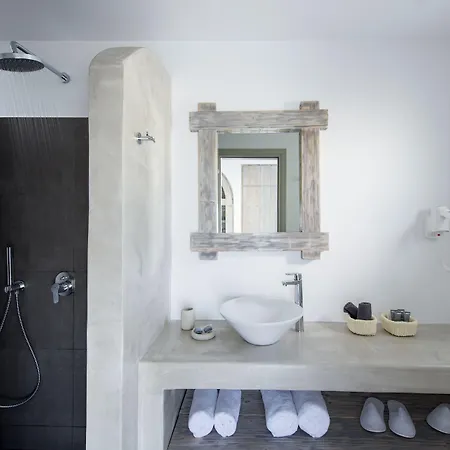 Caldera's Dolphin Megalochori (Santorini)