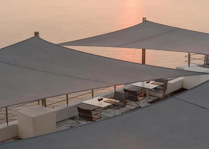 Caldera's Dolphin Megalochori (Santorini)