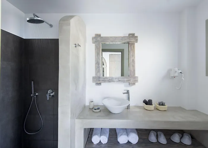 Caldera's Dolphin Megalochori (Santorini)